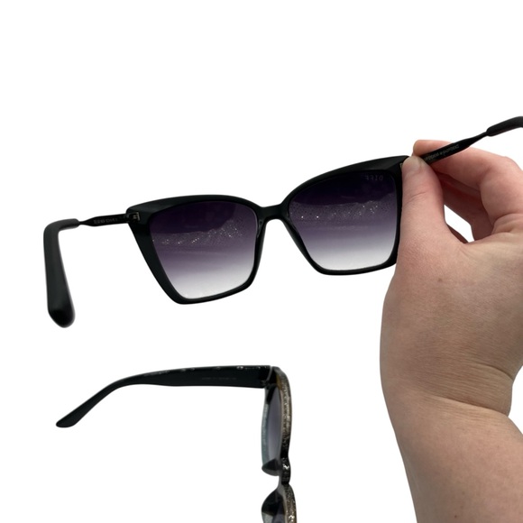 Bundle of Sunglasses - Picture 6 of 11